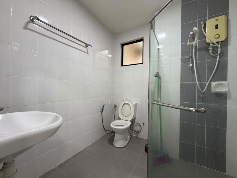 Kondominium untuk Disewa di T-Parkland - Lau Ia Ein - Bathroom - PropertyGuru.com.my