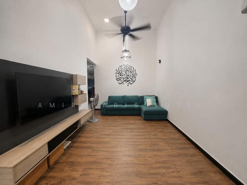 1-storey Terraced House for Sale in Taman Lagenda Putra (Kulai) - Amir Faris Rusli - Living Room - PropertyGuru.com.my