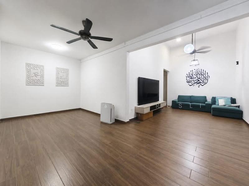 1-storey Terraced House for Sale in Taman Lagenda Putra (Kulai) - Amir Faris Rusli - Living Room - PropertyGuru.com.my