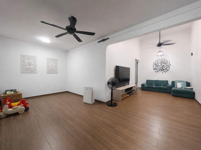 1-storey Terraced House for Sale in Taman Lagenda Putra (Kulai) - Amir Faris Rusli - Living Room - PropertyGuru.com.my
