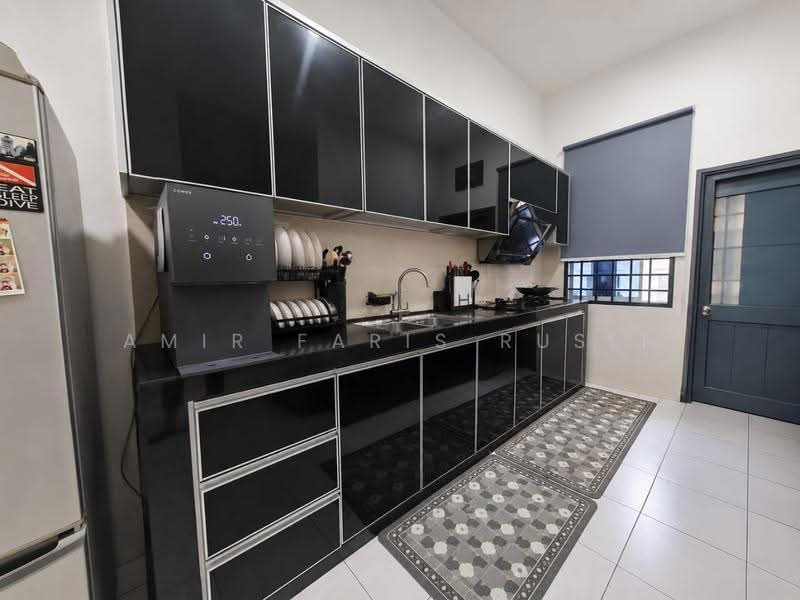 1-storey Terraced House for Sale in Taman Lagenda Putra (Kulai) - Amir Faris Rusli - Kitchen - PropertyGuru.com.my
