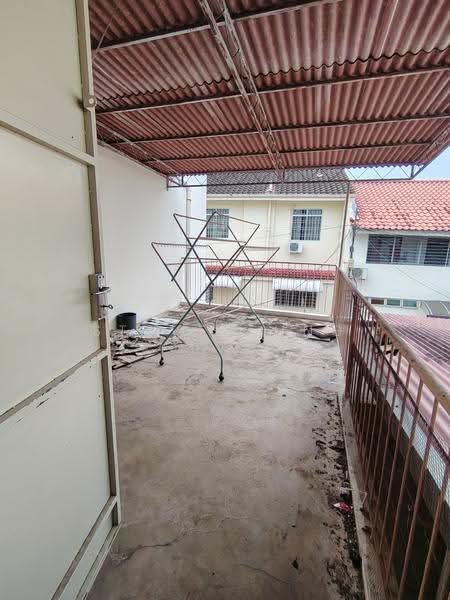 Rumah Teres 2-Tingkat untuk Disewa di Island Glades (Jelutong) - Steven Hng - Balcony - PropertyGuru.com.my
