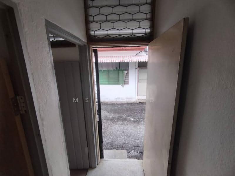 1-storey Terraced House for Sale in Taman Lip Sin (Sungai Dua) - Ms Chang - Entrance - PropertyGuru.com.my
