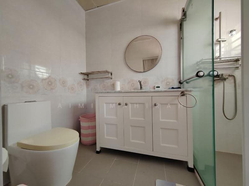 Semi-Detached House for Sale in Taman Koperasi Cuepacs (Cheras) - Aimi Mahirah - Bathroom - PropertyGuru.com.my