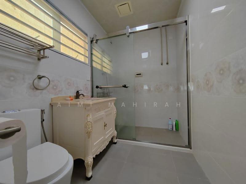 Semi-Detached House for Sale in Taman Koperasi Cuepacs (Cheras) - Aimi Mahirah - Bathroom - PropertyGuru.com.my