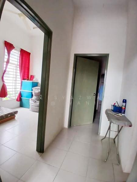 Semi-Detached House for Sale in Bandar Saujana Putra (Tanjong Duabelas) - Julisyazwani @ Wani - Corridor - PropertyGuru.com.my
