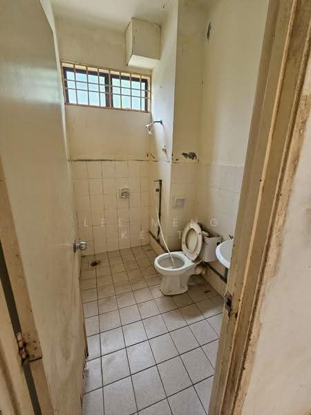 Rumah Berkembar untuk Dijual di Batu Ferringhi (Penang) - Lee Meng Keat - Bathroom - PropertyGuru.com.my