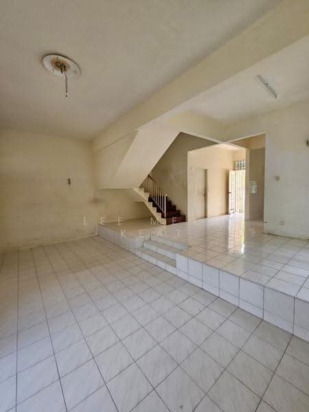 Rumah Berkembar untuk Dijual di Batu Ferringhi (Penang) - Lee Meng Keat - Living Room - PropertyGuru.com.my