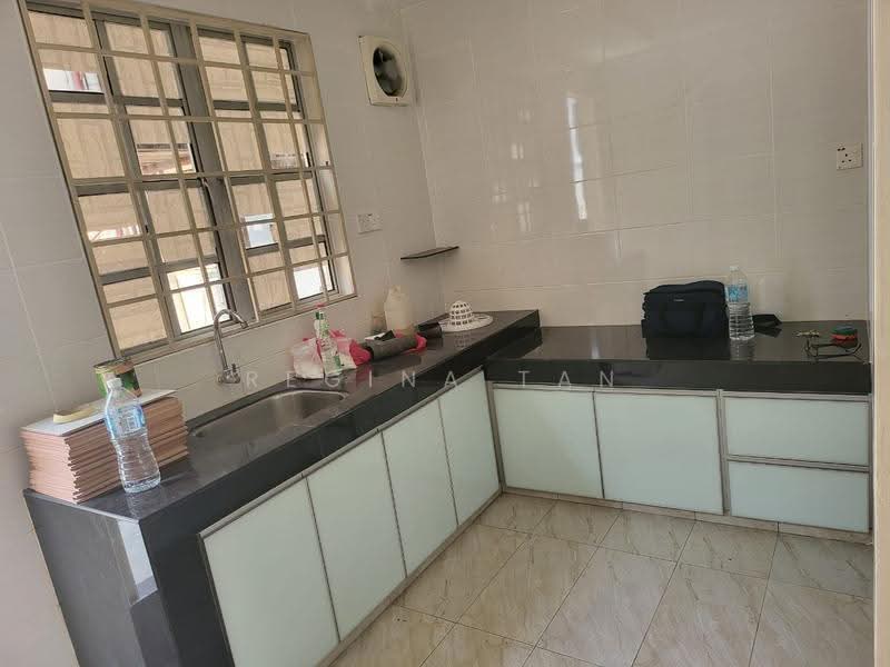 Rumah Teres 2-Tingkat untuk Disewa di Taman Sri Bintang (Kepong) - Regina Tan - Kitchen - PropertyGuru.com.my