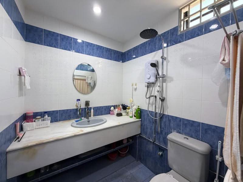 Rumah Berkembar untuk Dijual di Island Glades (Jelutong) - Qyan Goh - Bathroom - PropertyGuru.com.my