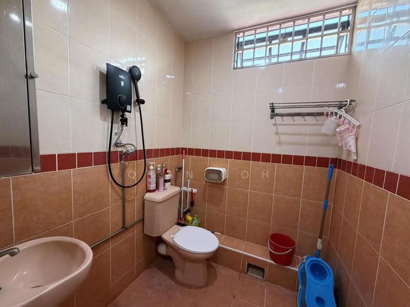 Rumah Berkembar untuk Dijual di Island Glades (Jelutong) - Qyan Goh - Bathroom - PropertyGuru.com.my