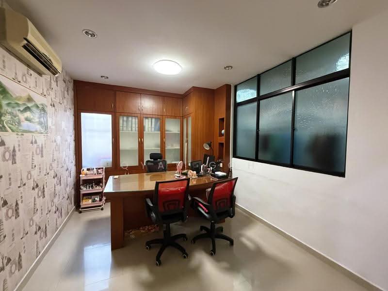 Rumah Berkembar untuk Dijual di Island Glades (Jelutong) - Qyan Goh - Study - PropertyGuru.com.my