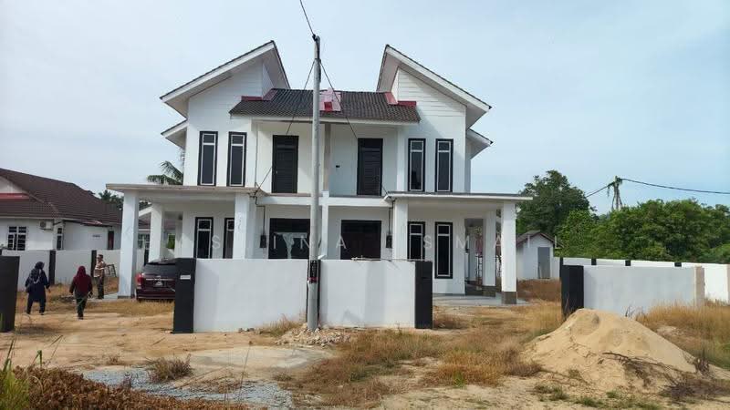 Semi-Detached House for Sale in Kampung Jelawat (Bator) - Haslina Ismail - Exterior - PropertyGuru.com.my