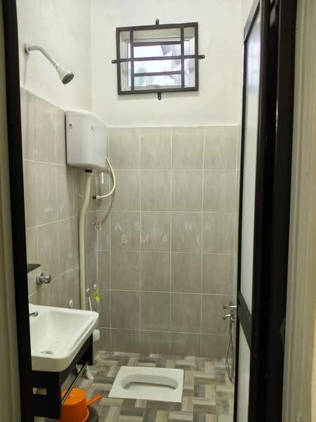 Semi-Detached House for Sale in Kampung Jelawat (Bator) - Haslina Ismail - Bathroom - PropertyGuru.com.my