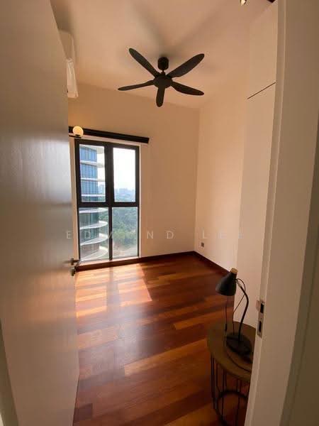 Kediaman Servis untuk Dijual di Senada Residence @ KLGCC Resort - Edmund Lee - Bedroom - PropertyGuru.com.my