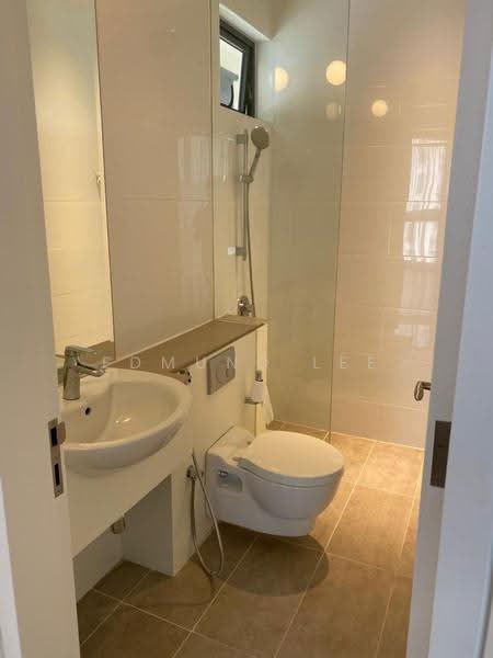 Kediaman Servis untuk Dijual di Senada Residence @ KLGCC Resort - Edmund Lee - Bathroom - PropertyGuru.com.my
