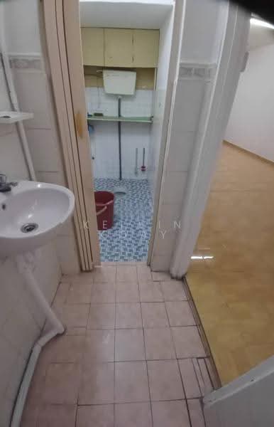 2-storey Terraced House for Sale in Taman Johor Jaya (Johor Bahru) - Kelvin Koay - Bathroom - PropertyGuru.com.my