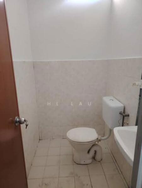 Kedai untuk Disewa di Bandar Baru Salak Tinggi (Sepang) - HL Lau - Bathroom - PropertyGuru.com.my