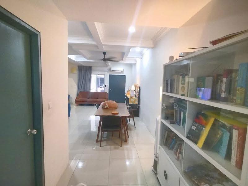 Rumah Teres 2-Tingkat untuk Dijual di Cybersouth (Dengkil) - Azira Ahmad - Living Room - PropertyGuru.com.my