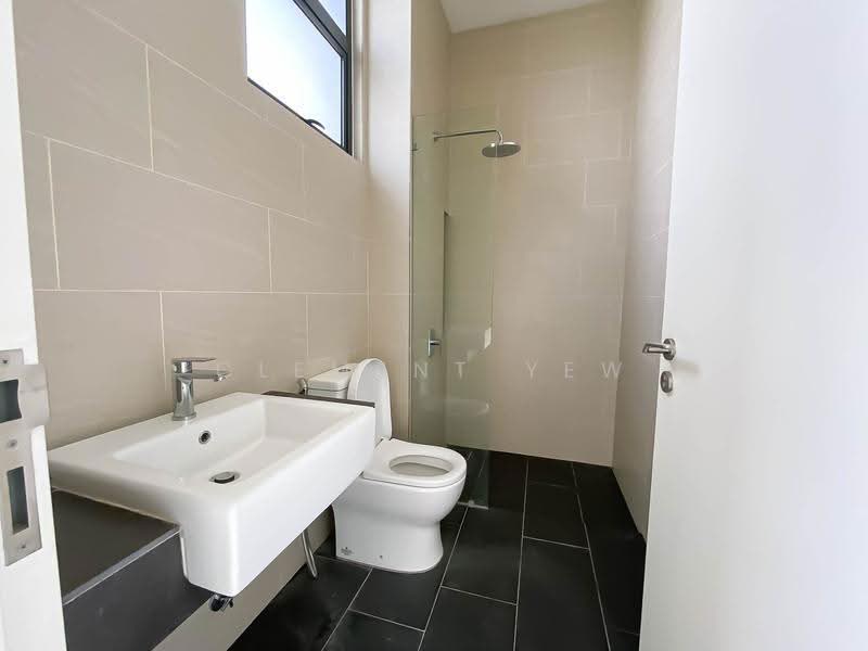 Semi-Detached House for Sale in Setia Alam (Selangor) - Clement Yew - Bathroom - PropertyGuru.com.my