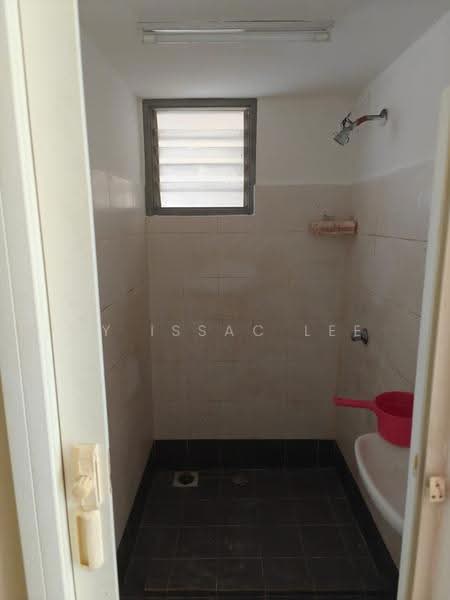 Pangsapuri untuk Dijual di Centrio Avenue - Cy Issac Lee - Bathroom - PropertyGuru.com.my