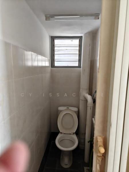 Pangsapuri untuk Dijual di Centrio Avenue - Cy Issac Lee - Bathroom - PropertyGuru.com.my