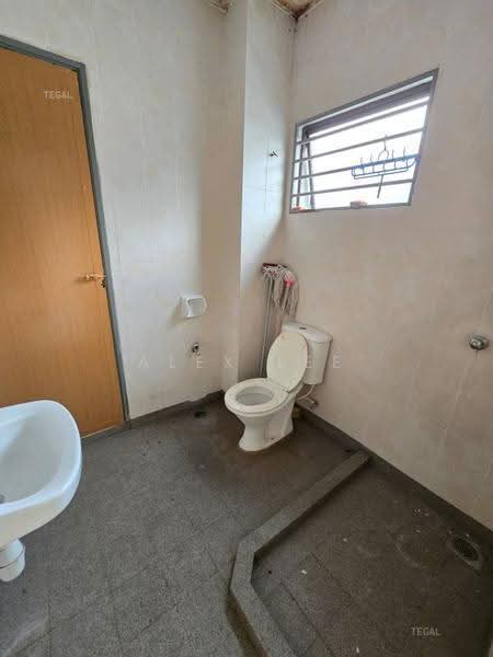 Rumah Teres untuk Dijual di Bandar Puteri Klang (Klang) - Alex Lee - Bathroom - PropertyGuru.com.my