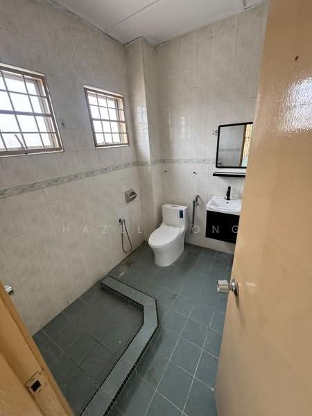 2-storey Terraced House for Sale in Bandar Puchong Utama (Puchong) - Hazel Mong - Bathroom - PropertyGuru.com.my