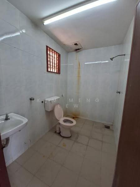 2-storey Terraced House for Sale in Taman Wahyu (Batu Caves) - Kim Meng Lew - Bathroom - PropertyGuru.com.my