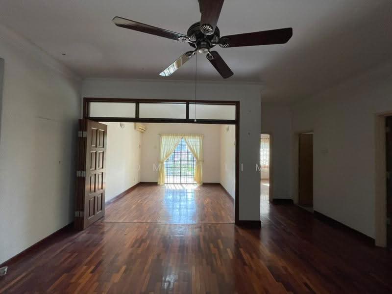 Semi-Detached House for Sale in Bukit Rahman Putra (Sungai Buloh) - Tommy Lim - Living Room - PropertyGuru.com.my