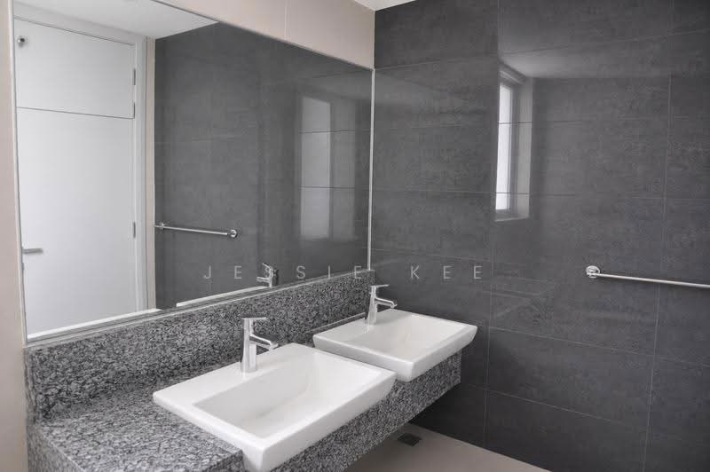 Kondominium untuk Dijual di The Westside One - Jessie Kee - Bathroom - PropertyGuru.com.my