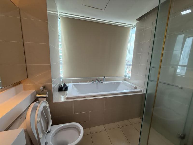 Kediaman Servis untuk Dijual di Suasana Bukit Ceylon / Raja Chulan Residences - Liza Awi - Bathroom - PropertyGuru.com.my