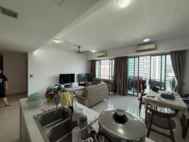 Kediaman Servis untuk Dijual di Suasana Bukit Ceylon / Raja Chulan Residences - Liza Awi - Living Room - PropertyGuru.com.my