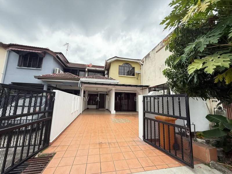 2-storey Terraced House for Sale in Seksyen 20 (Shah Alam) - Salawati Busro - Exterior - PropertyGuru.com.my