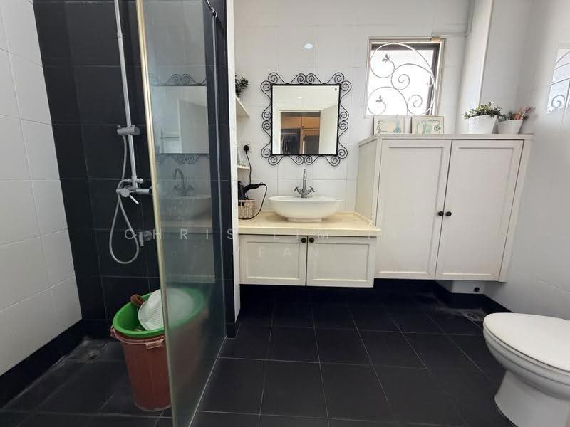 Rumah Berkembar untuk Dijual di Bandar Sungai Long (Selangor) - Chris Lim Pek Yean - Bathroom - PropertyGuru.com.my