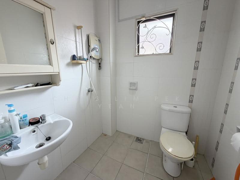 Rumah Berkembar untuk Dijual di Bandar Sungai Long (Selangor) - Chris Lim Pek Yean - Bathroom - PropertyGuru.com.my