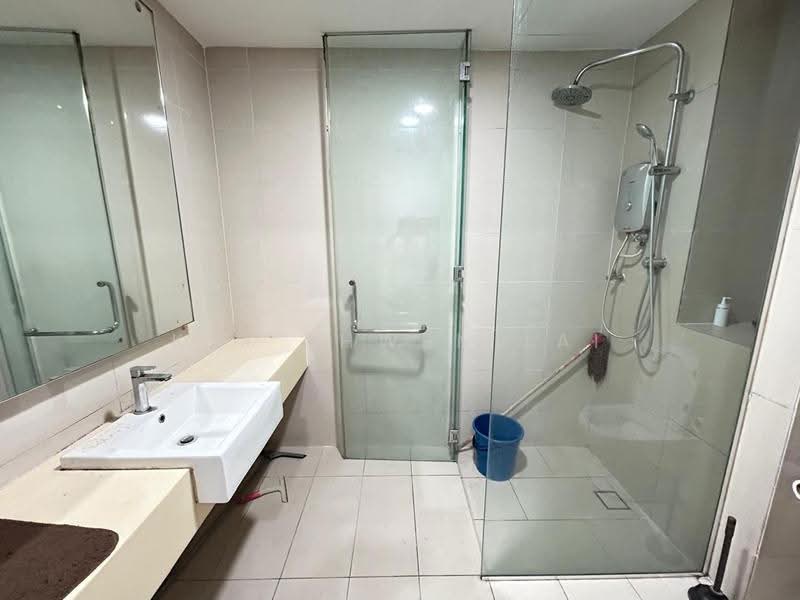 Service Residence for Sale at KL Gateway Residences - Kai Shwen Lai - Bathroom - PropertyGuru.com.my