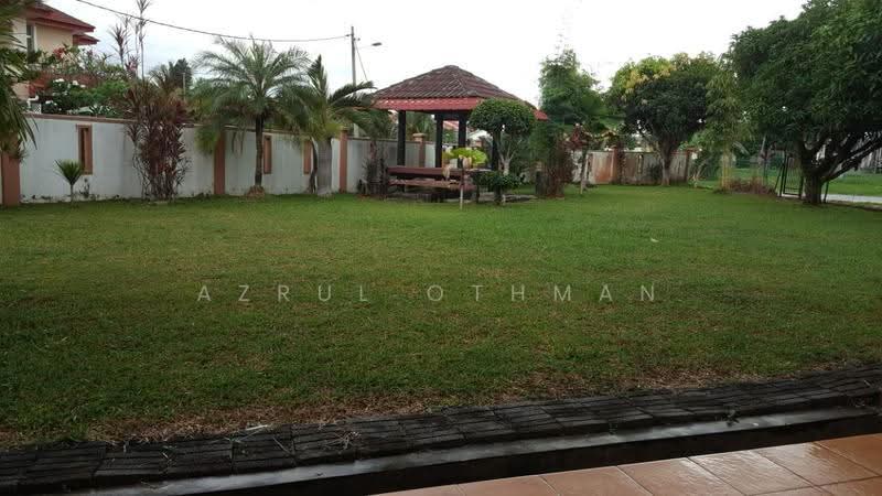 Semi-Detached House for Sale in Taman Flora (Port Dickson) - Azrul Othman - Garden - PropertyGuru.com.my