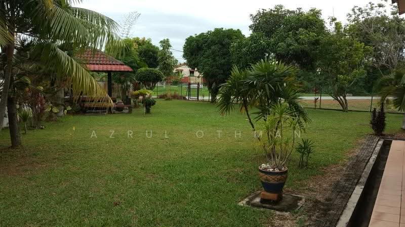 Semi-Detached House for Sale in Taman Flora (Port Dickson) - Azrul Othman - Garden - PropertyGuru.com.my