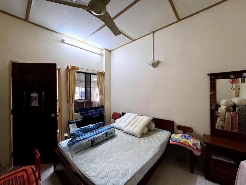 Rumah Berkembar untuk Dijual di Taman Green Lane (Jelutong) - Ping Koay - Bedroom - PropertyGuru.com.my