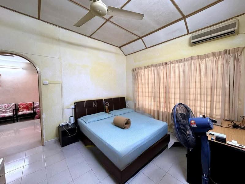 Rumah Berkembar untuk Dijual di Taman Green Lane (Jelutong) - Ping Koay - Bedroom - PropertyGuru.com.my