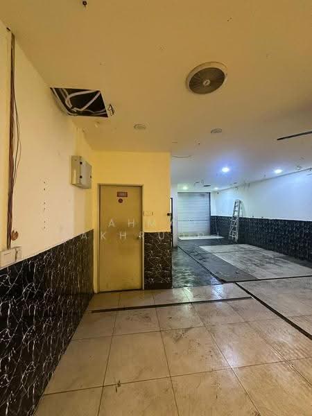 Shop / Office untuk Dijual di Bandar Baru Uda (Tampoi) - Ahmad Fakhruddin - Interior - PropertyGuru.com.my