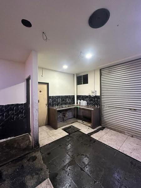 Shop / Office untuk Dijual di Bandar Baru Uda (Tampoi) - Ahmad Fakhruddin - Kitchen - PropertyGuru.com.my