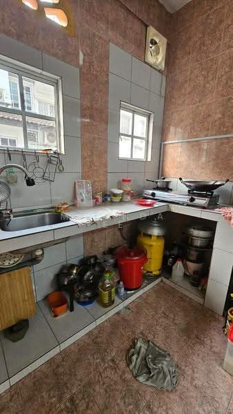2-storey Terraced House for Sale in Bandar Putra Kulai (Kulai) - Melinda Ee - Kitchen - PropertyGuru.com.my