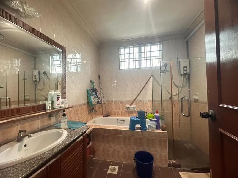 Semi-Detached House for Sale in Taman Redang (Johor Bahru) - Jayden Ng - Bathroom - PropertyGuru.com.my