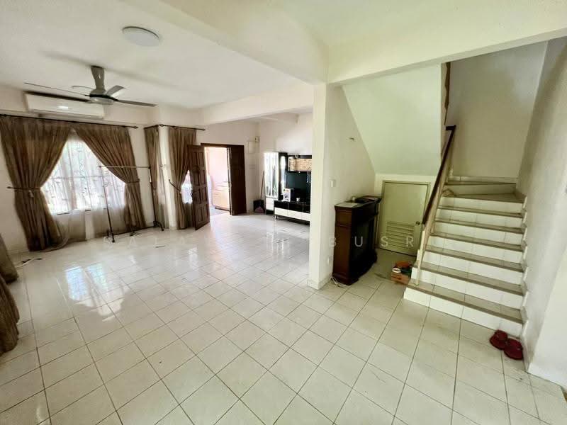 Rumah Teres 2-Tingkat untuk Dijual di TAMAN PUCHONG UTAMA (Puchong) - Salawati Busro - Living Room - PropertyGuru.com.my