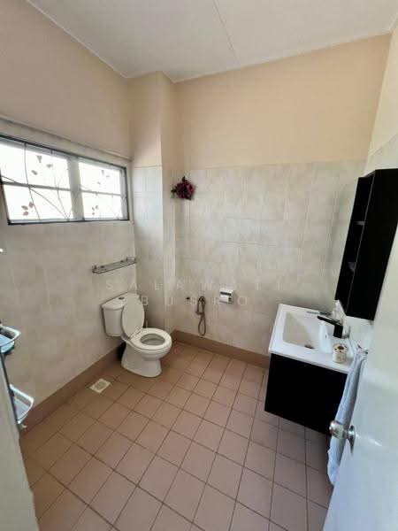 Rumah Teres 2-Tingkat untuk Dijual di TAMAN PUCHONG UTAMA (Puchong) - Salawati Busro - Bathroom - PropertyGuru.com.my