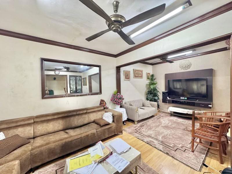 Rumah Teres 2-Tingkat untuk Dijual di Seksyen 7 (Shah Alam) - Mohd Aizat Saiful Bahri - Living Room - PropertyGuru.com.my
