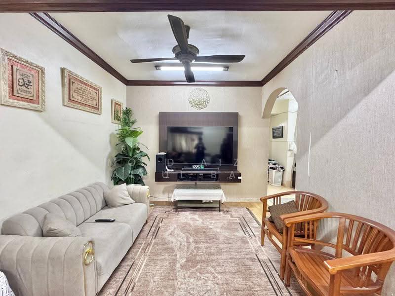 Rumah Teres 2-Tingkat untuk Dijual di Seksyen 7 (Shah Alam) - Mohd Aizat Saiful Bahri - Living Room - PropertyGuru.com.my