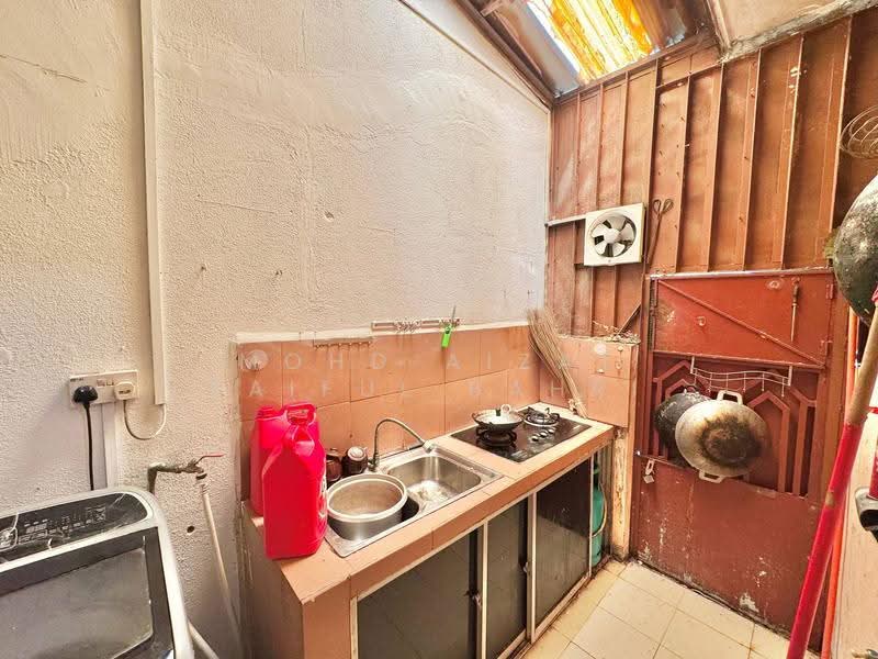 Rumah Teres 2-Tingkat untuk Dijual di Seksyen 7 (Shah Alam) - Mohd Aizat Saiful Bahri - Kitchen - PropertyGuru.com.my